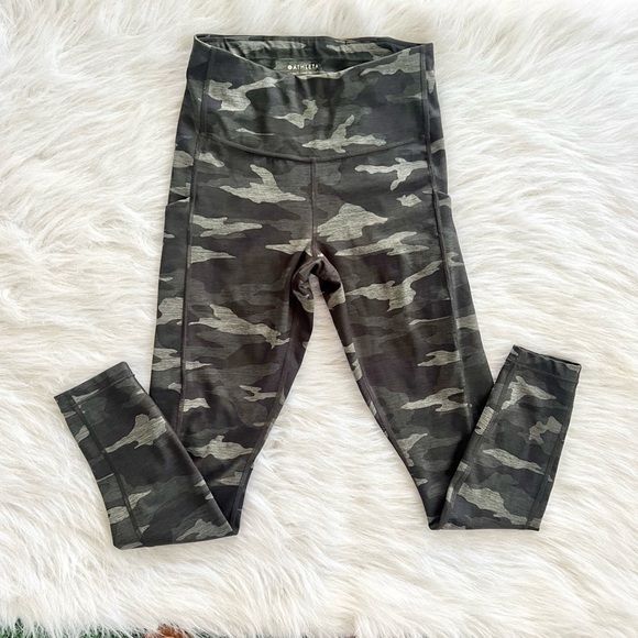 Athleta Ultimate Stash Pocket Camo 7/8 Tight - Picture 2 of 11